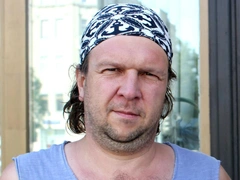 Звезда фильма «Курьер» Дунаевский стал бомжом — экс-жена, которая ушла к массажисту, лишила его жилья