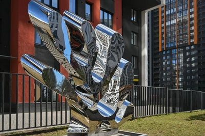 В Приморском районе появилось «Инопланетное дерево»