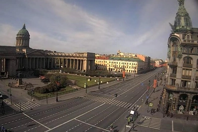 В центре Петербурга перекрыт Невский и зажгли факелы Ростральных колонн