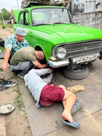 Что-то путешественники чинят прямо на месте, а что-то починить нельзя | Источник: «Путешествия со смыслом» / Vk.ru