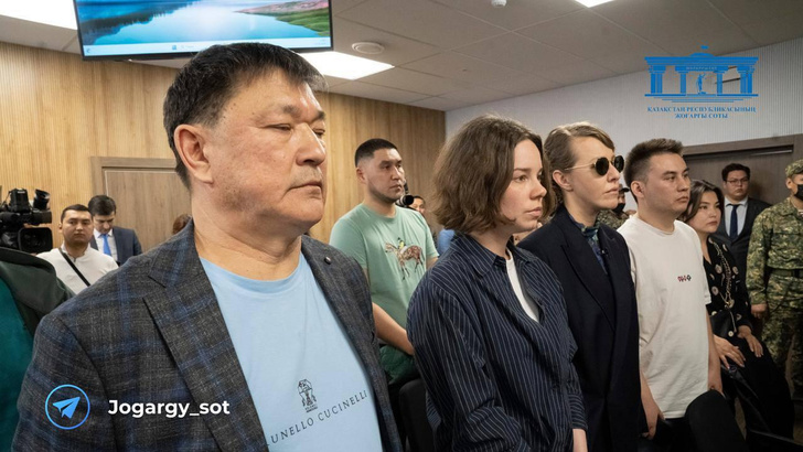 Темные очки, черный пиджак: Ксения Собчак присутствовала на судебном заседании по громкому делу Салтанат