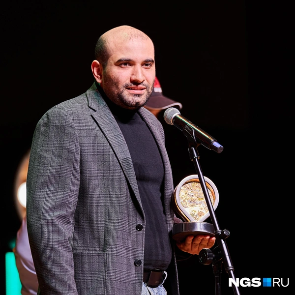Руководитель «Росско» Торнике Бадоян со сцены поблагодарил тех, кто отдал голоса за компанию | Источник: Александр Ощепков / NGS.RU