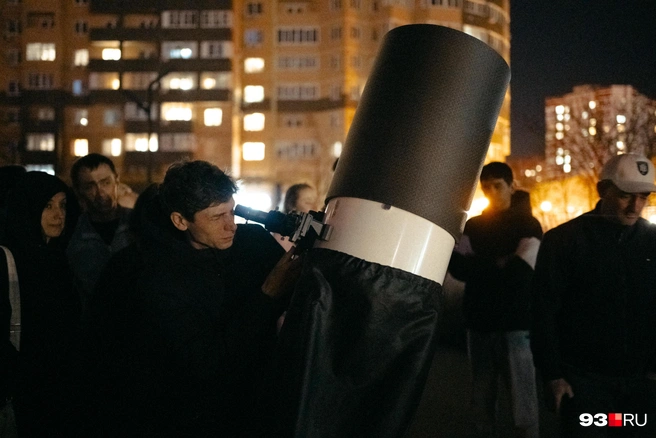 Александр безвозмездно проводит лекции для любителей звезд | Источник: Дарья Паращенко / 93.RU