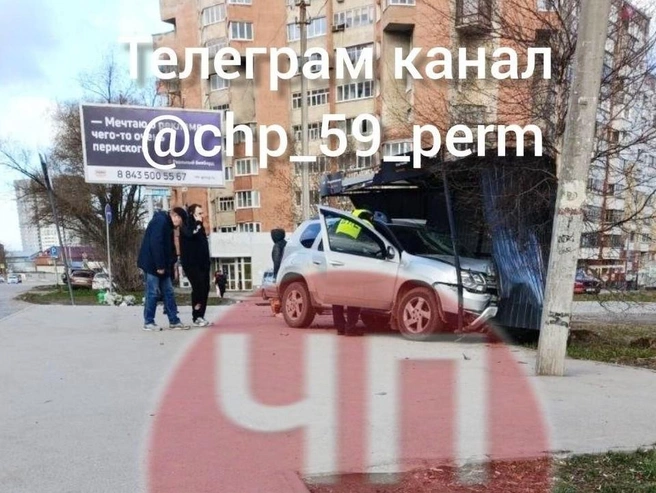 На месте работают сотрудники ГАИ | Источник: ЧП Пермь / Telegram