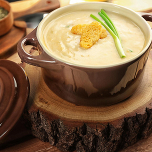 Нежный луковый крем-суп, в который невозможно не влюбиться: сытный обед за 15 минут