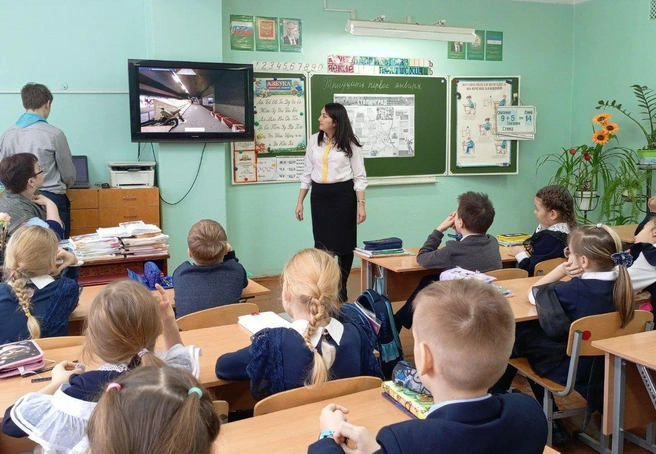 Даже современные технологии дошли | Источник: МАОУ Школа № 17 / Vk.com