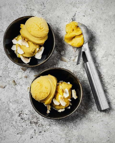 Без мороженицы и лишних усилий: 10 рецептов домашнего мороженого