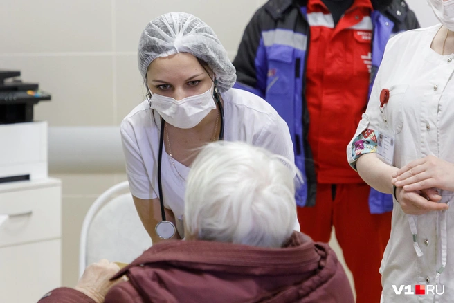 COVID-19 беспокоит переболевших им даже после выписки | Источник: Алексей Волхонский / V1.RU