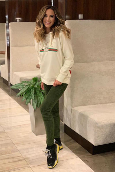 Ольга в кроссовках модной марки Balenciaga