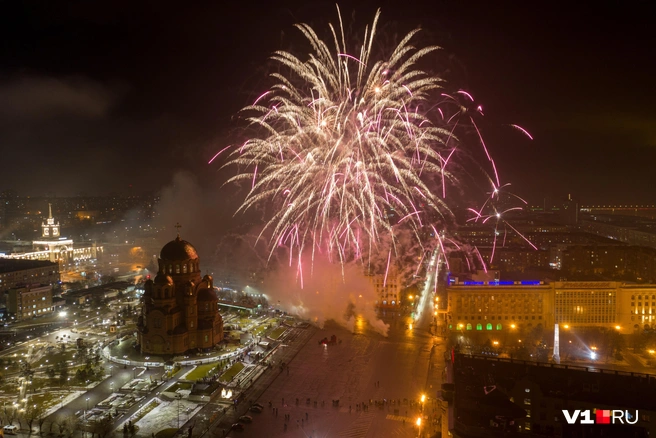 Салют прогремит над городом ровно в 21:00 | Источник: Алексей Волхонский / V1.RU