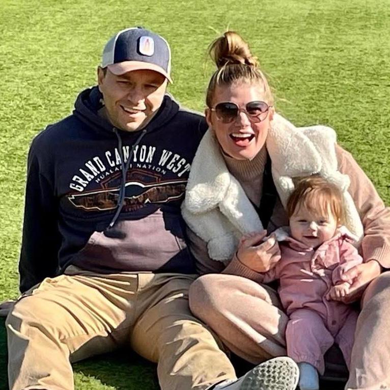 Настя Задорожная впервые показала Россию годовалой дочери: «Саша и я нехило стрессанули»