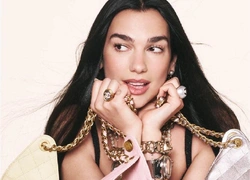 Теперь не просто поп-звезда: Дуа Липа стала лицом Chanel