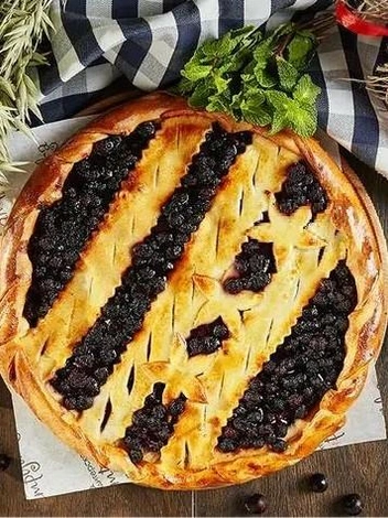 Пирог с черникой имеет нежную текстуру и насыщенный вкус | Источник: «Ватрушка»