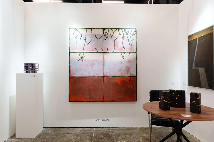 Азат Басыров из проекта «Невидимое поле», 2024, Miras Art Gallery. | Источник: архивы пресс-служб