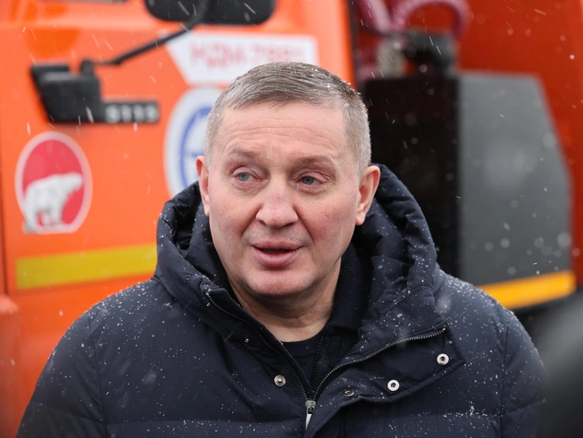 Губернатор заявил, что полностью доволен и новой трассой, и автомобилем. | Источник: Алексей Волхонский / V1.RU