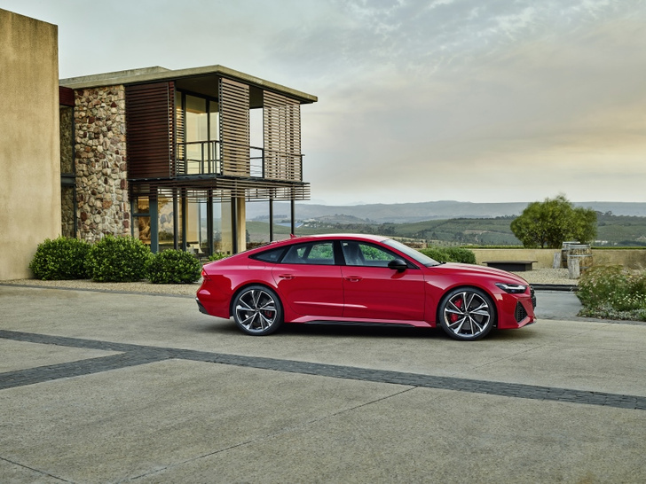 Новый Audi RS 7 Sportback: инновационный дизайн и высокая эффективность