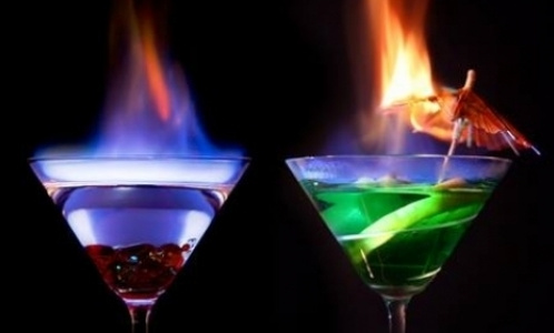 Петербургские врачи призывают горожан не пить «огненные» коктейли