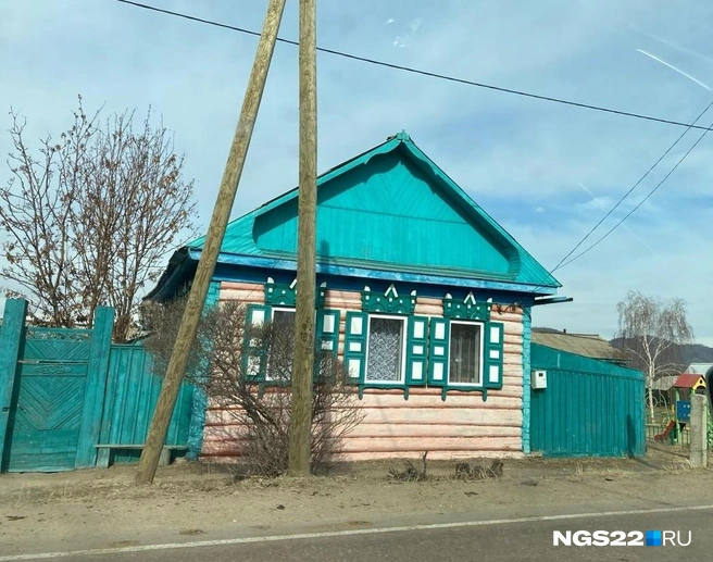 В Бурятии в деревнях люди по-прежнему расписывают наличники на окнах | Источник: Ирина Господаренко / NGS22.RU