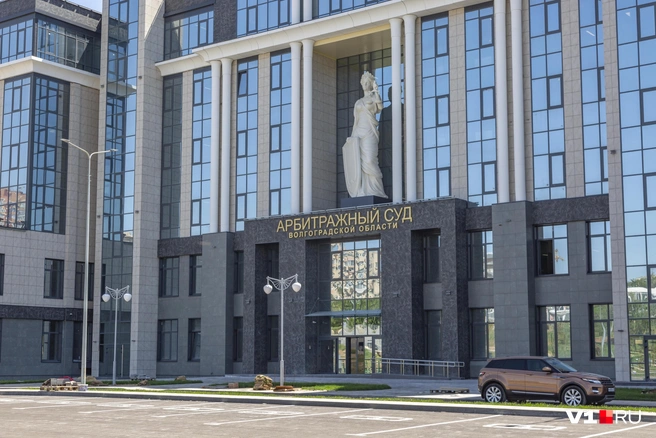 Почти достроенное здание арбитражного суда | Источник: Константин Завриков / V1.RU