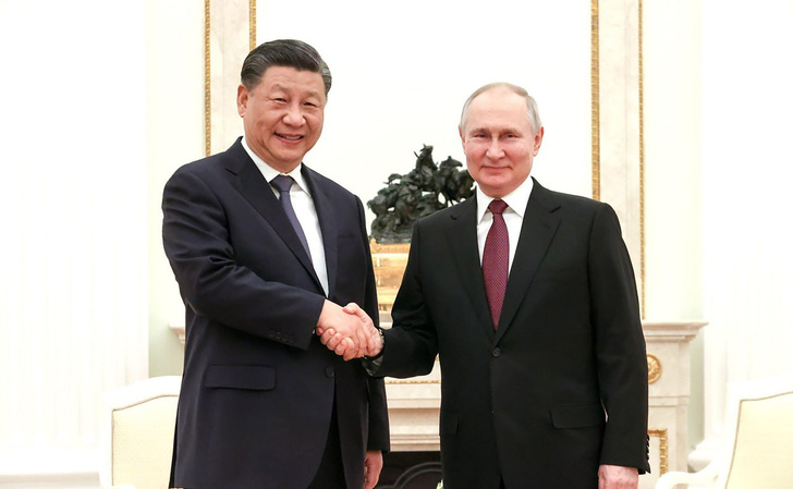 «США пойдет против Китая через 2-3 месяца, РФ избавится от долларовой зависимости»: прогноз экономиста Хазина