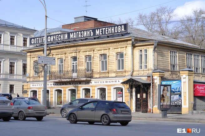 Дом-памятник почти 30 лет ждет полноценного ремонта | Источник: Артём Устюжанин / E1.RU