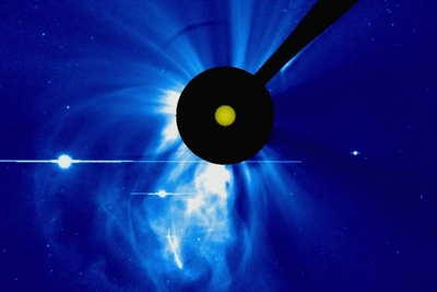 Пока Земля успокаивается, Солнце выдало очень мощный двойной взрыв