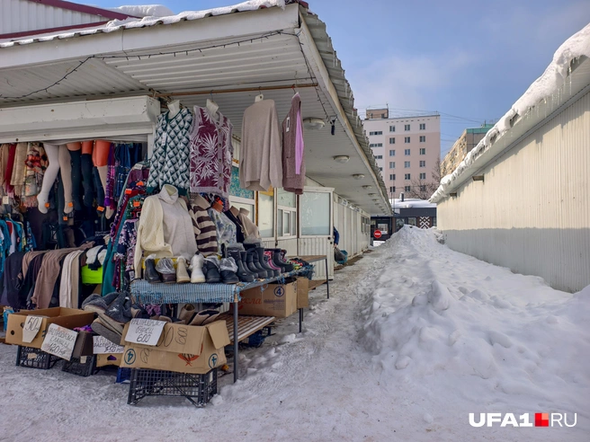 Торговля в целом идет, люди ходят | Источник: Булат Салихов / UFA1.RU