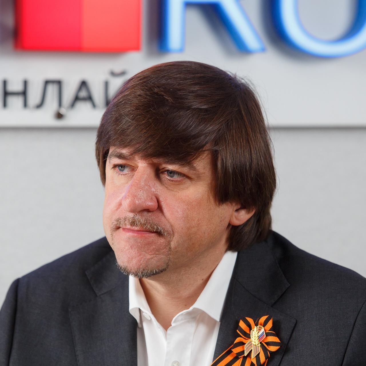 <p>Максим Афанасьев</p>