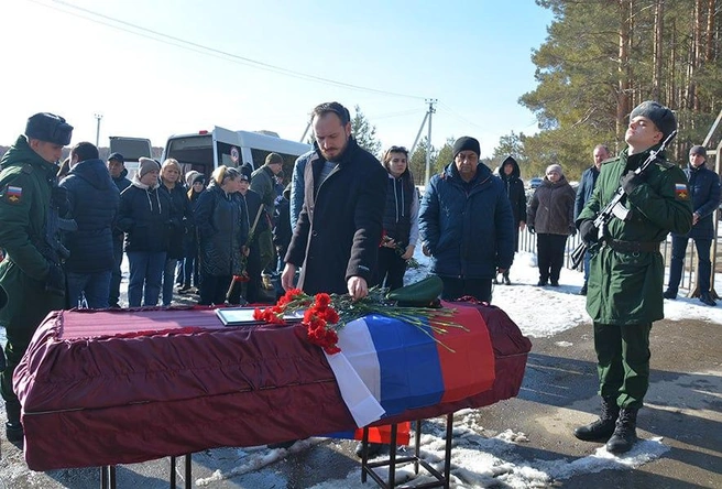 Похороны погибшего в СВО жителя Базарного Карабулака Андрея Мизернова | Источник: Вестник района / Telegram