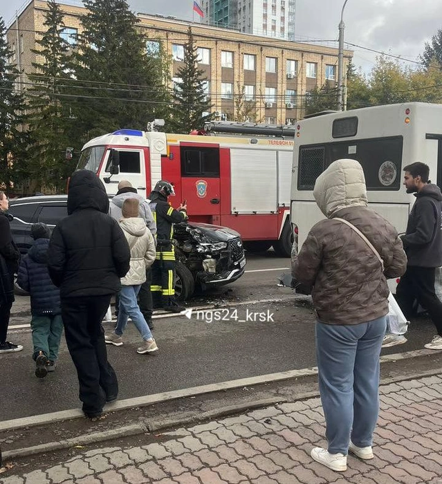 Авария произошла прям перед остановкой | Источник: читатель NGS24.RU