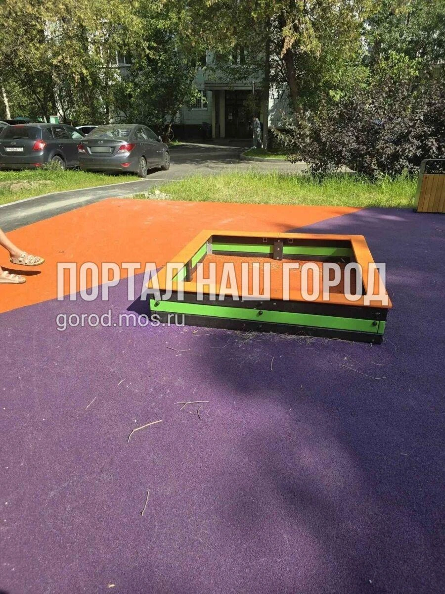 Песочница есть, а песок обещали привезти до декабря | Источник: gorod.mos.ru