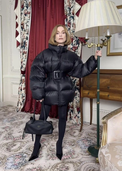 Изабель Юппер для Balenciaga  | Источник: Balenciaga 