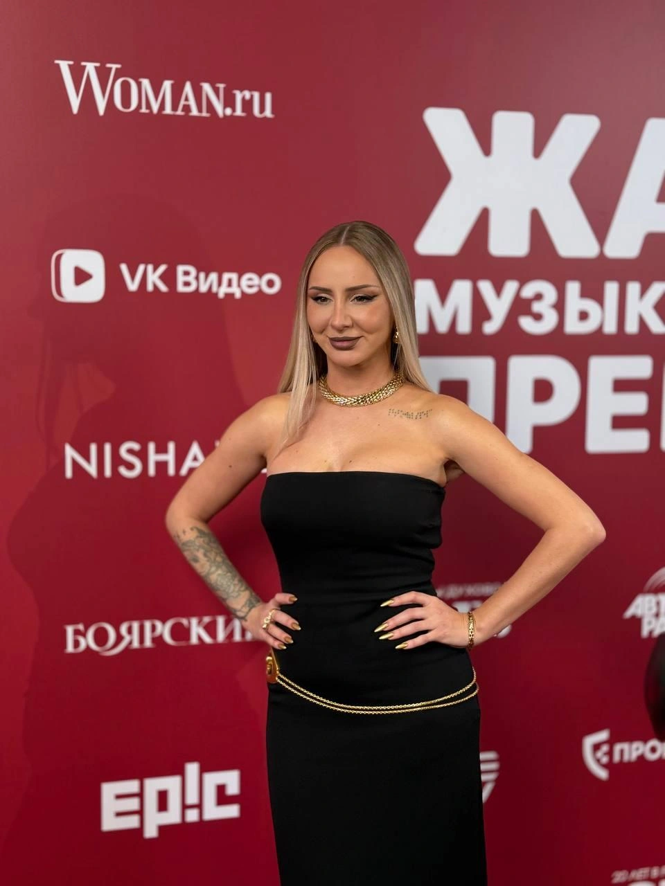Асти в изящном образе с бижутерией | Источник: Анастасия Власова / STARHIT.RU