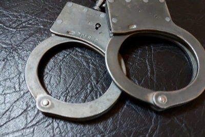 Трое осуждены за незаконный оборот янтаря и насилие против власти