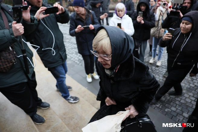 Вере Алентовой стало плохо на церемонии прощания с актером Анатолием Лобоцким | Источник: Артём Устюжанин / MSK1.RU