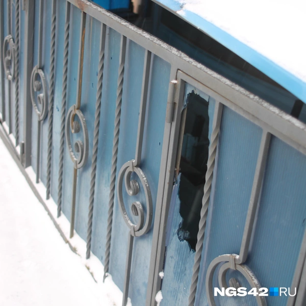 На элитном доме уже появились следы запустения | Источник: Елена Гуськова / NGS42.RU