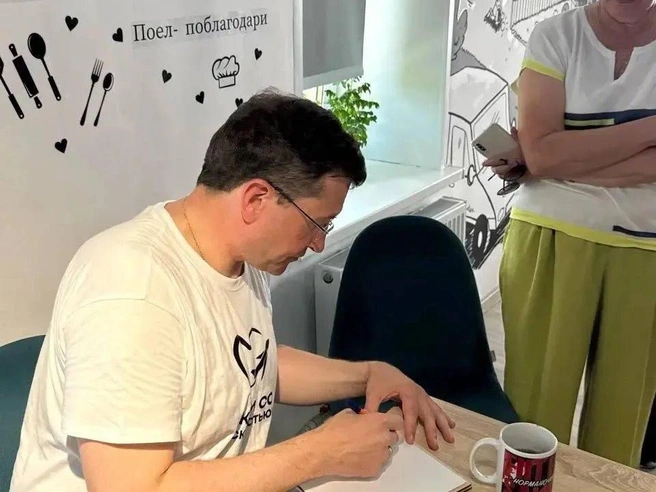 Губернатор в центре наставничества «Хулиганодом» | Источник: Глеб Никитин / t.me