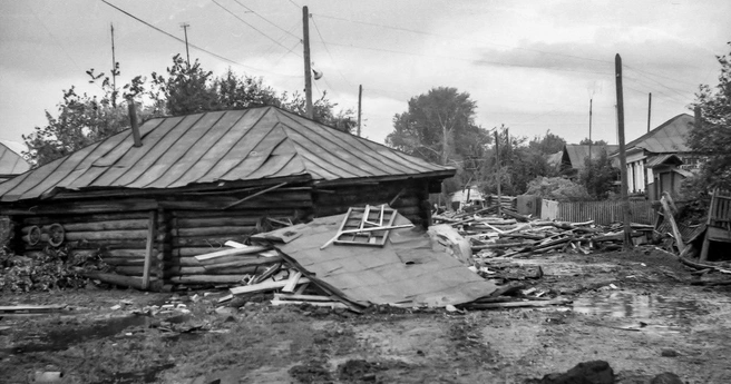 Некоторые дома отрывало от фундамента и уносило дальше | Источник: Илья Панченко / 02.mchs.gov.ru