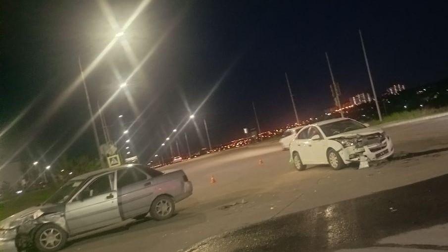 В Волгограде годовалый ребенок пострадал в аварии возле памятника генералу советской армии