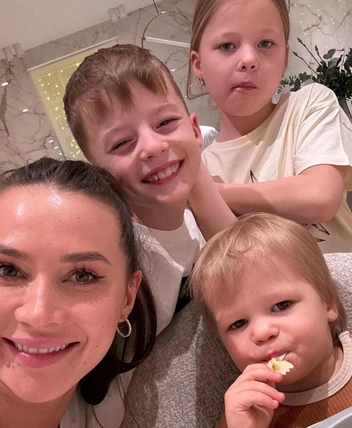 У них родилось трое детей