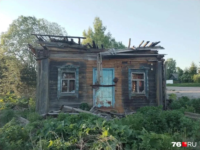 От дома остались лишь стены | Источник: читатель 76.RU