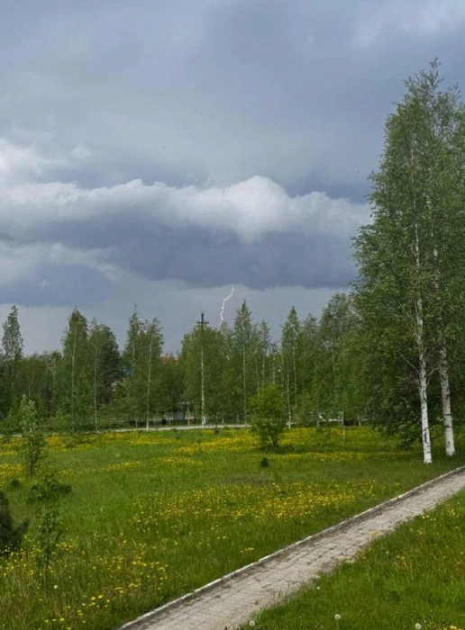 Сейчас в городе ливень и молния | Источник: «ЧП Нефтеюганск»
