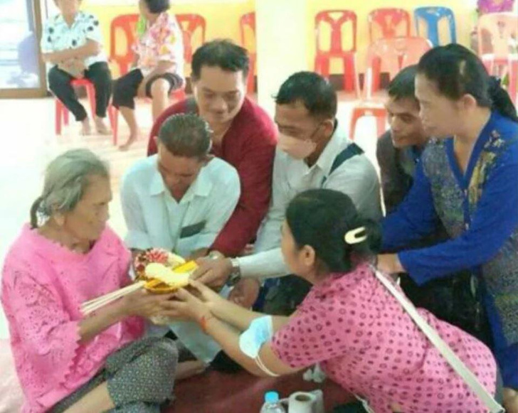 В Таиланде дети спустя 30 лет нашли пропавшую мать
