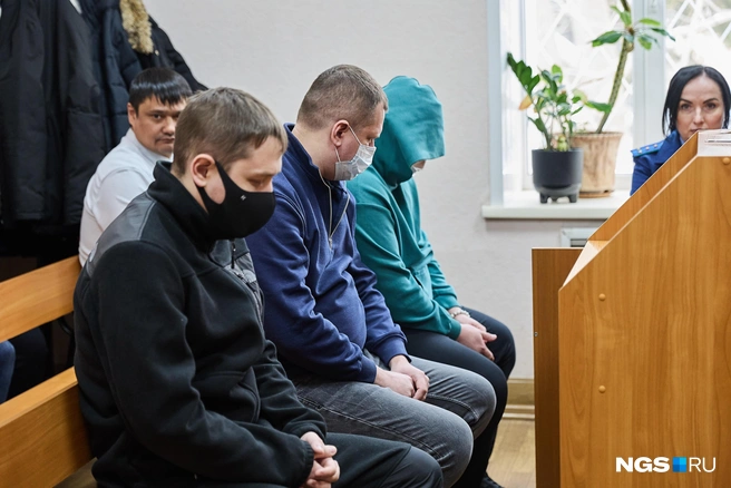 Обыск в квартире задержанного проводили четверо оперов, но в итоге на скамье подсудимых оказались трое | Источник: Александр Ощепков / NGS.RU