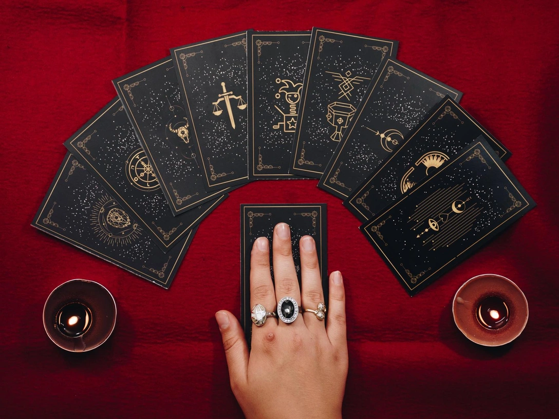 Прогноз Таро на ноябрь 2024: что ждет каждый знак Зодиака | marieclaire.ru
