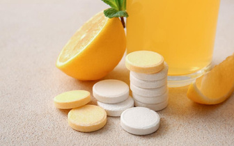 Что будет, если выпить слишком много витамина С? Отвечает врач