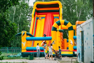 Подростку из Омска выплатят 150 тыс. за травму на батуте