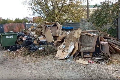 В Волгограде вновь пожаловались на свалку у дома ветерана