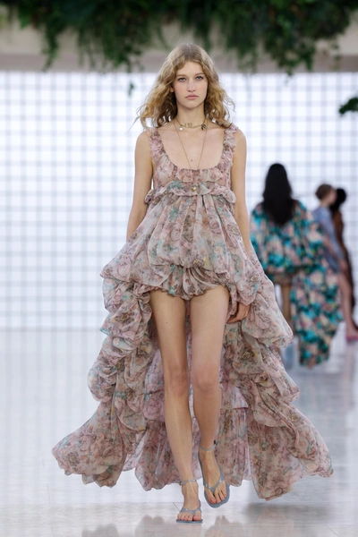 Chloé весна-лето 2025 | woman.ru