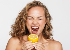 Почему появляется кислый привкус во рту и как от него избавиться